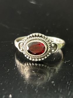 Vintage Ring Size 8 Silver 925 Garnet Red Small Oval Beading Detail Ruby