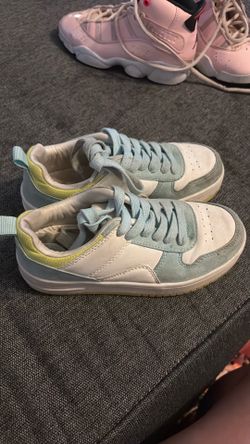 Girls shoes size 1