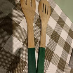 2 Solid Bamboo Cooking Utensils W/ Open Slots, Solid Construction , Different Sizes, Nonstick