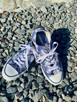 Converse Chuck Taylor Low Top Sneakers