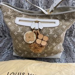 Authentic Louis Vuitton Bag XL  Excellent Condition 