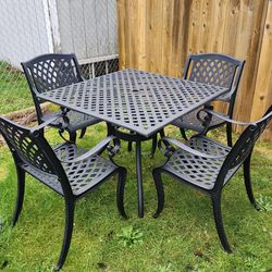 1/2 Price! 5 piece Black Outdoor Cast Aluminum Patio Set - FREE LOCAL DELIVERY!