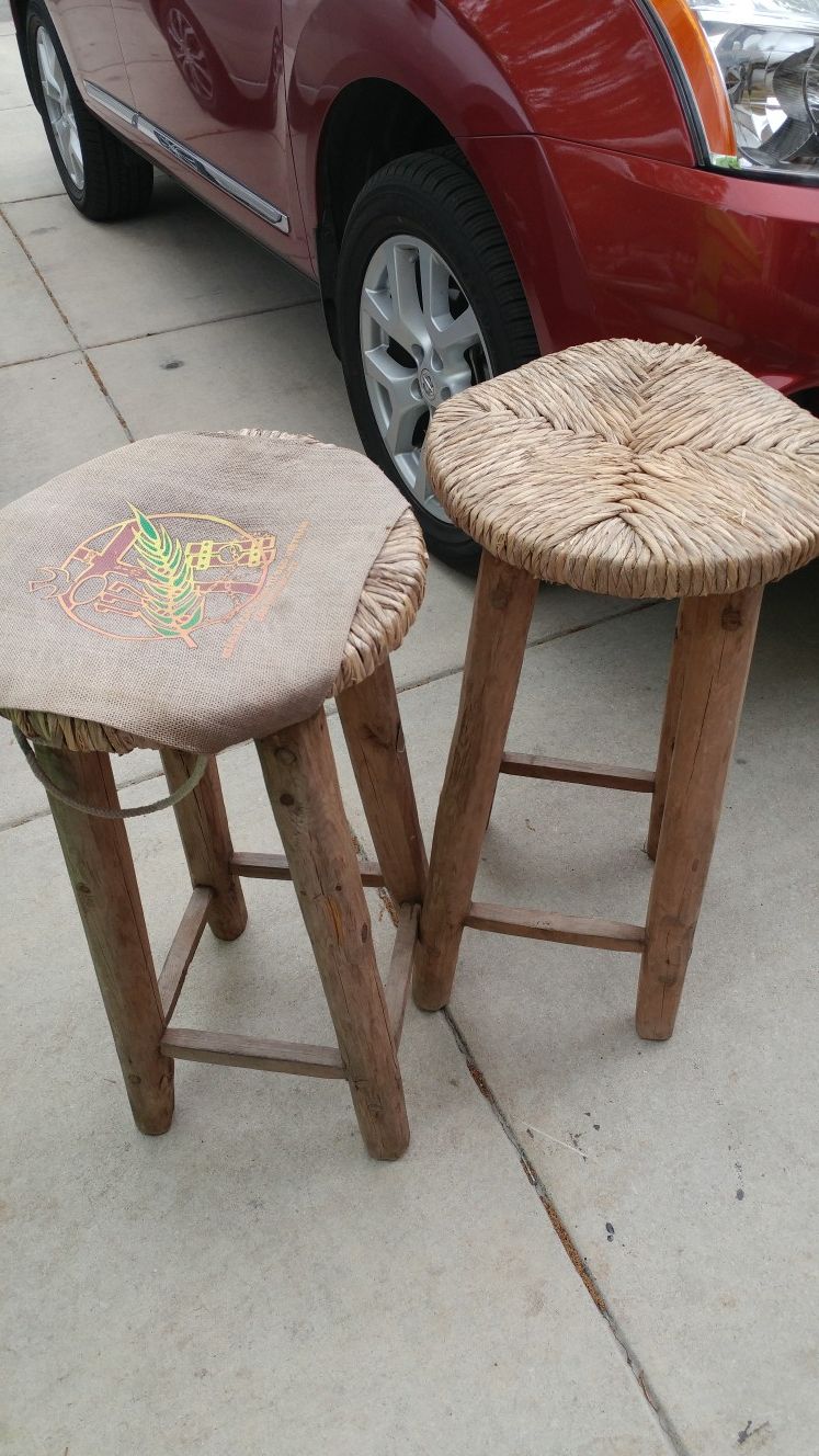 Bamboo beach themed bar stools. TV and table stand tray. Clay vase
