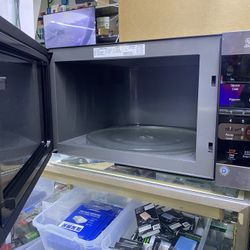 LG Black Stainless Steel Series 2.0 cu. ft. NeoChef™ Countertop Microwave with Smart Inverter