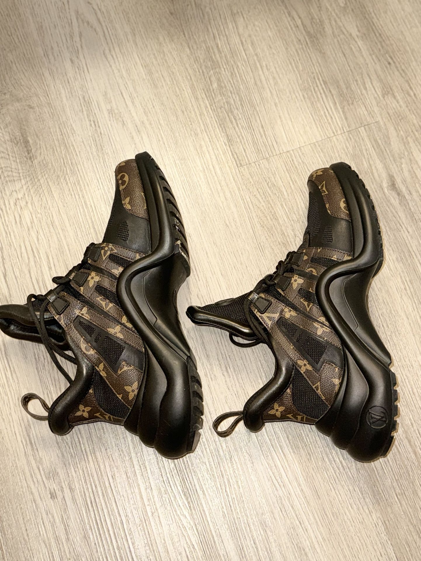 Luis Vuitton Archlight Monogram Black