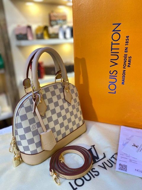 Brand New Louis Vuitton Handbags.