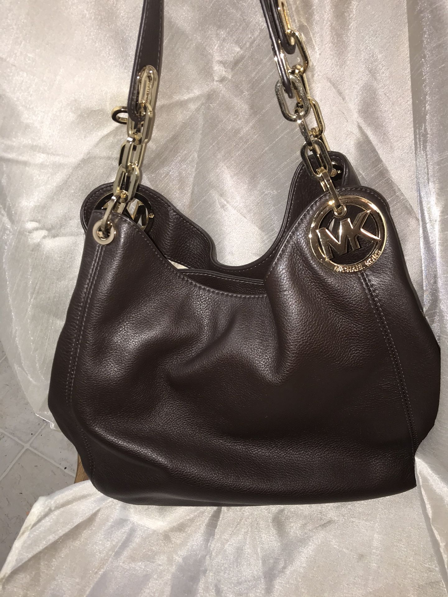 NWT MICHAEL KORS RICH BROWN LEATHER PURSE WITH GOLD CHAIN LING HANDLE