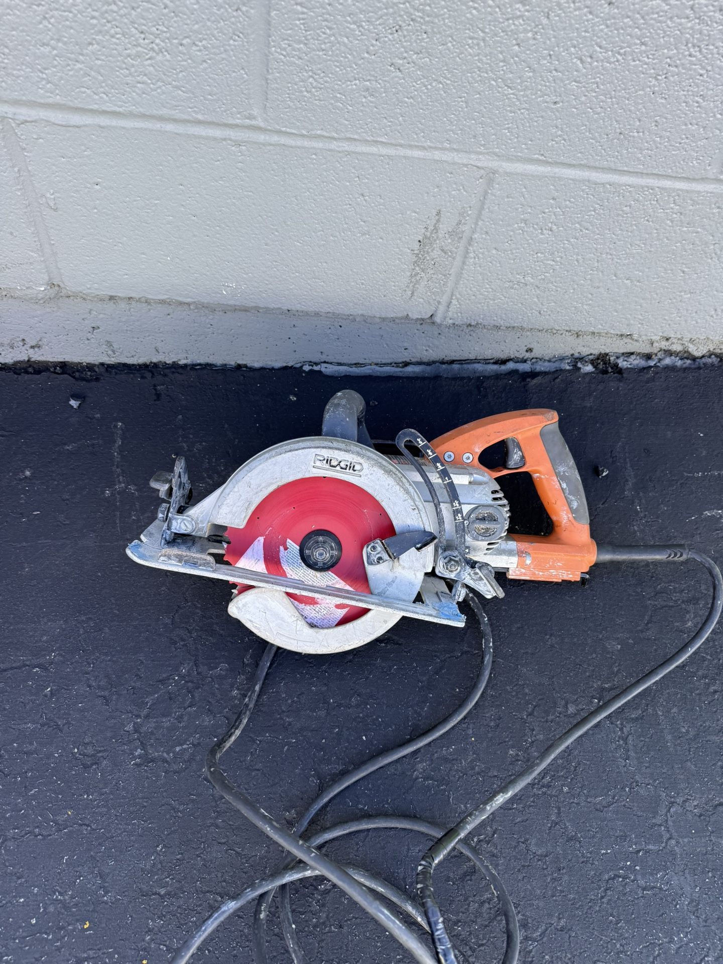 Ridgid R3210 15A 120V Corded Circular Saw C2