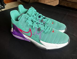 Nike LeBron Witness 6’s “Emerald Berry”