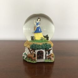 Disney Snow White Musical Snow Globe - Plays “Listen To The Mockingbird” Cash Only Northeast Richland Non-Smoking Home