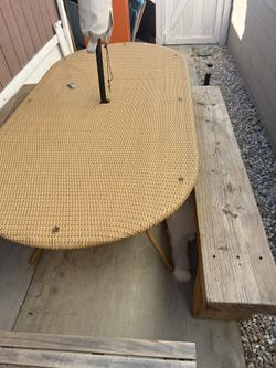 Woven oval Table