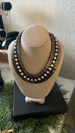 Collar-Black Silver Stone Necklace with gold and stone.