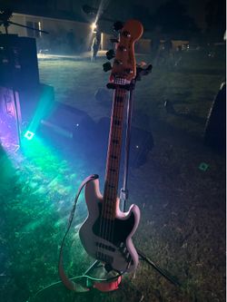 Fender squire bass/ 5 string bass