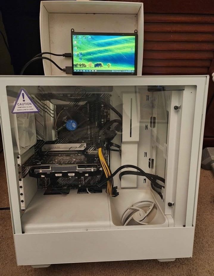 NZXT PC, GTX 1050 TI, 7" Raspberry Pi Screen, Keyboard, Intel Pentium Gold, Corsair 8GB, PNY 120GB