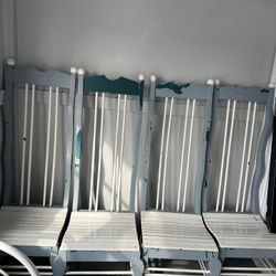 4 Cadeiras 2 Caixas De Música 