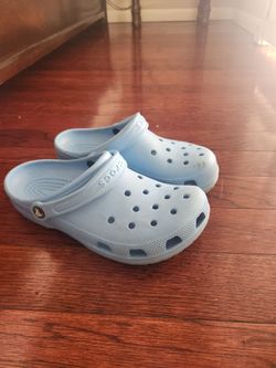 Crocs Size W9 M7