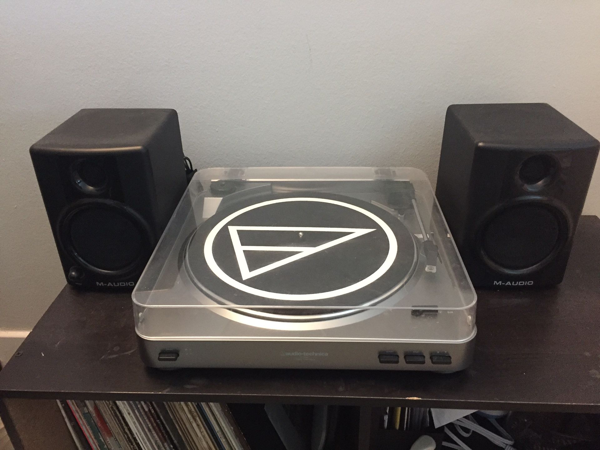 Audio Technica AT-LP60 (with speakers)