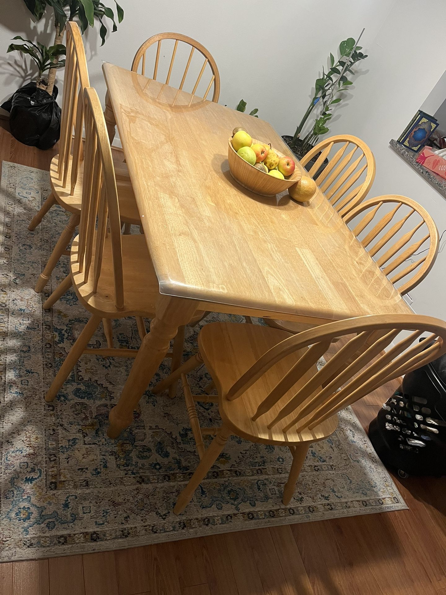 Kitchen table, Oakwood, six chairs