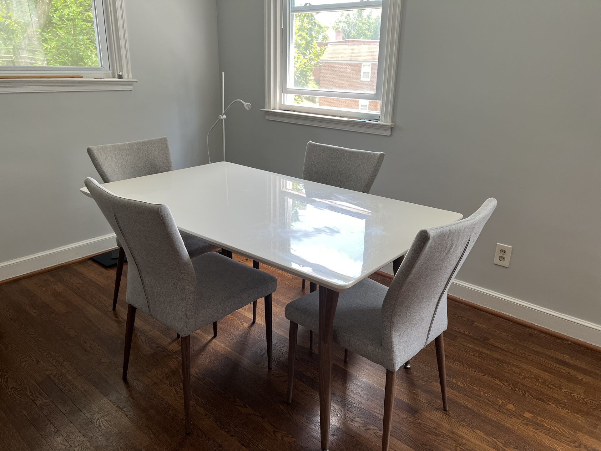 Dining table with 4 Set Upholstered Chairs