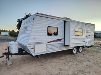 TRAVEL TRAILER 24 FT
