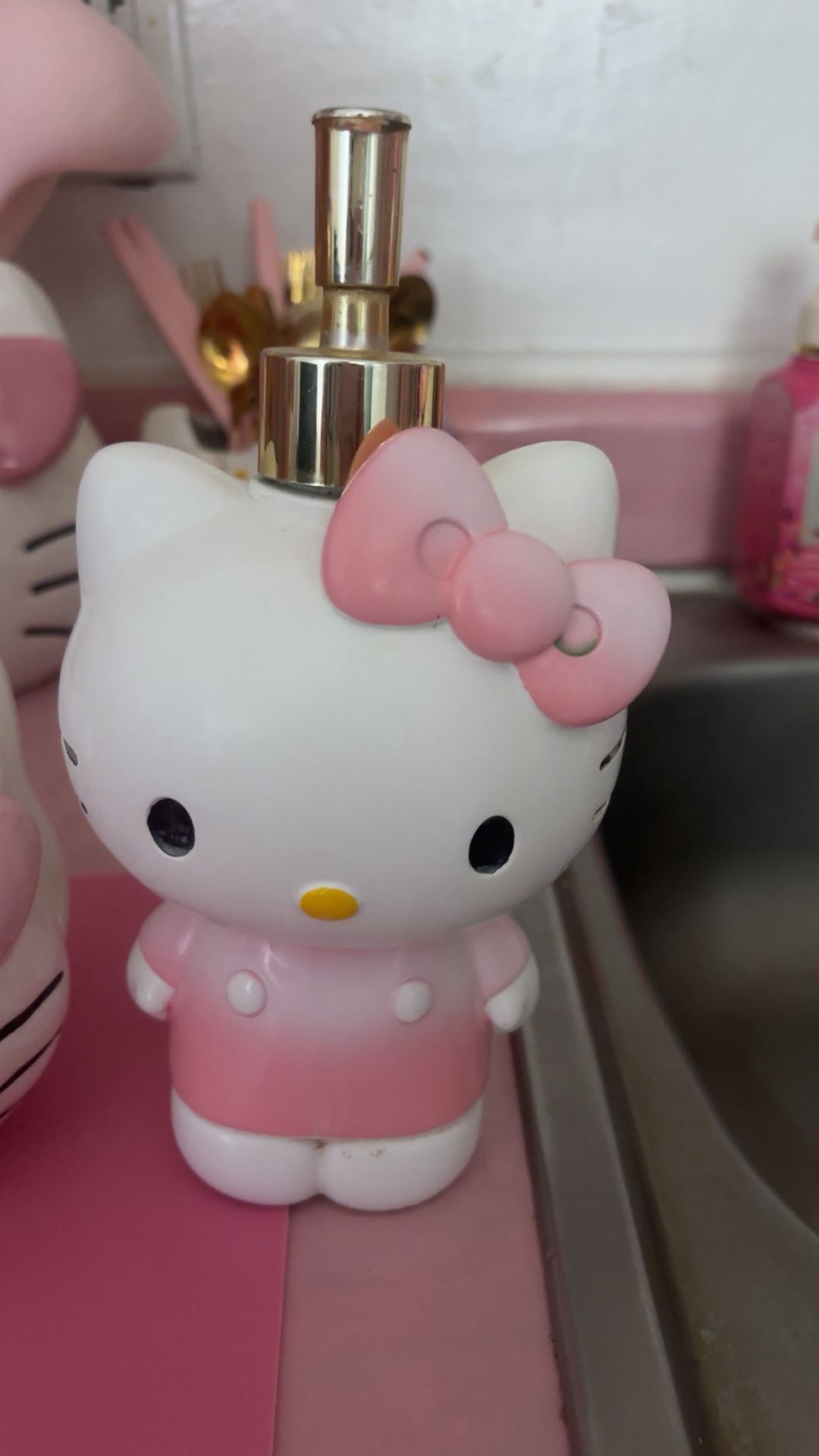 Hello Kitty Pump