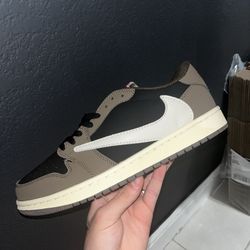 Jordan 1 Low Mocha Travis Scott Size 8