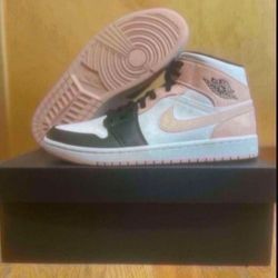 Nike Air Jordan 1 Mid Crimson Tint Black Size 10 Brand New 