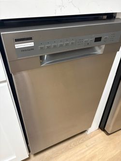 Pristine Frigidaire 18" Stainless Steel Dishwasher - MUST GO TODAY📝 DescriptionPRICE DROPPED FOR QUICK SALE — NEED GONE TONIGHT OR TOMORROW MORNING L