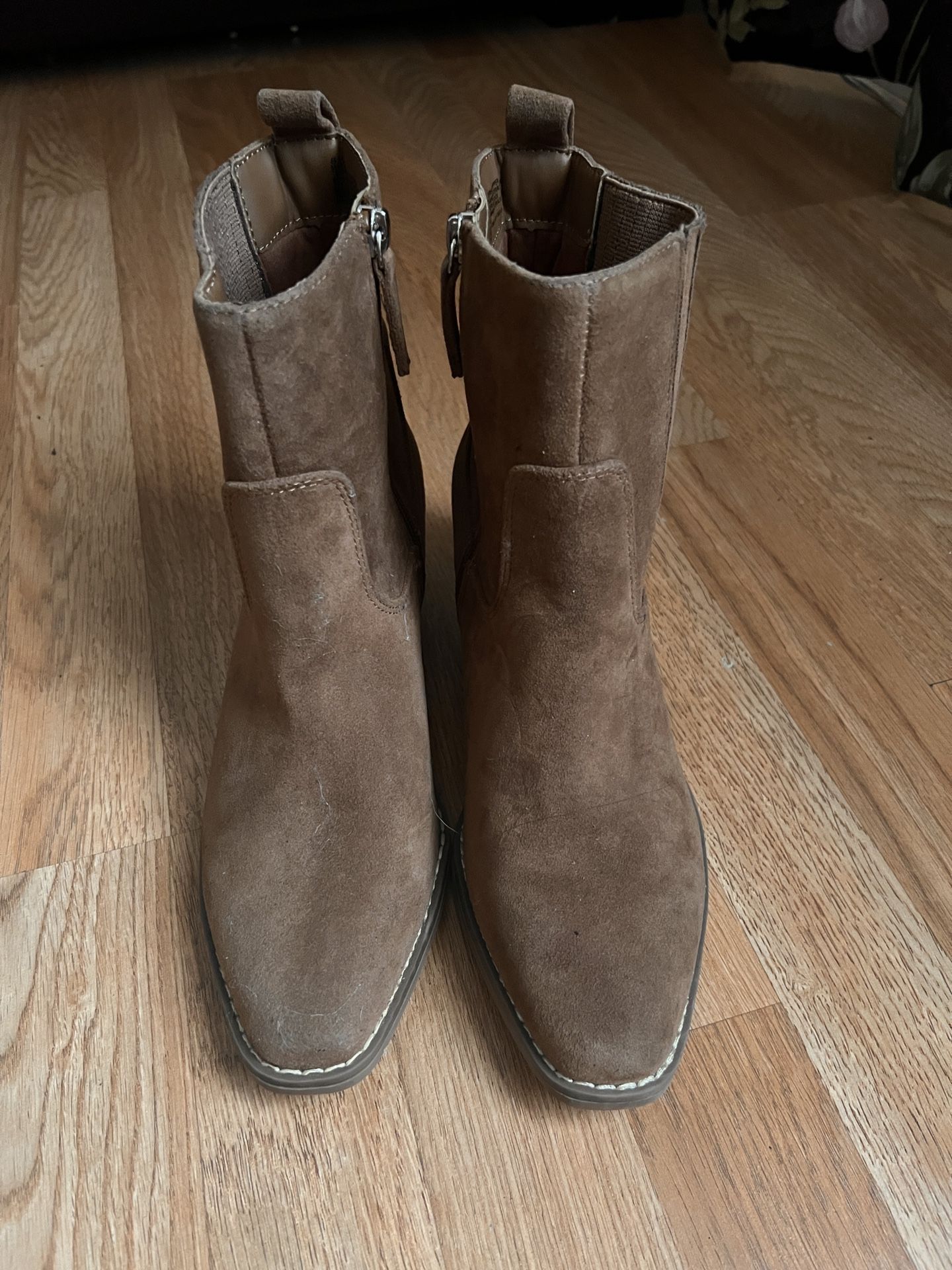 Universal Threads Brown Boots
