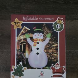 7 ft Inflatable Snowman for Decoration, with LED Lights and Inflator, Outdoor-Indoors, Decoration for Garden Playground Courtyard lawn