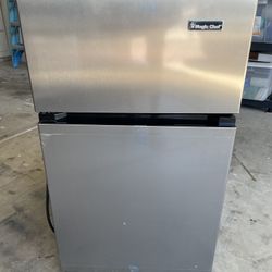 Magic Chef Mini Refrigerator W/Freezer