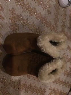 Fuzzy fur lined Velcro baby boots size 3 months Carters girls shoes