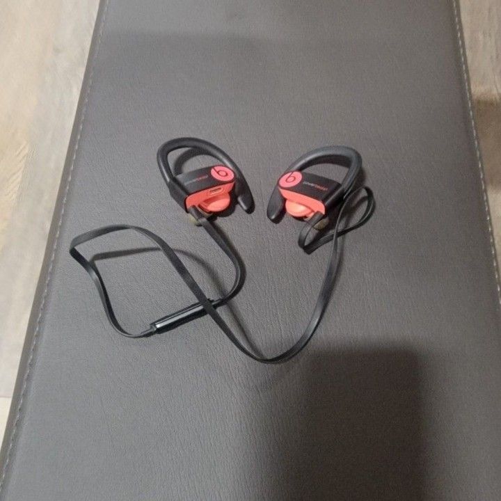Perfectly Working Bluetooth Powerbeats.