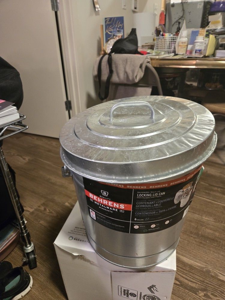 6 Gal Galvanized Locking Lid Can