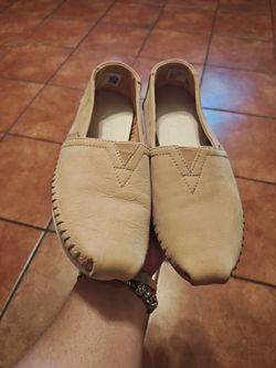 TOMS SHOES