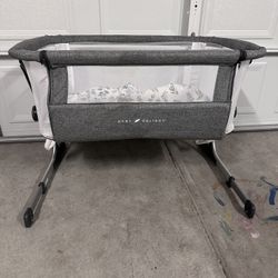Baby delight basinnet 