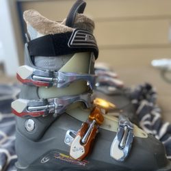 Salomon Performa 8 women ski boots Size 25.5 US 8