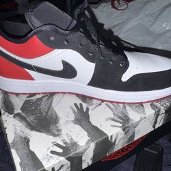 AIR JORDAN 1 LOW SE size 9