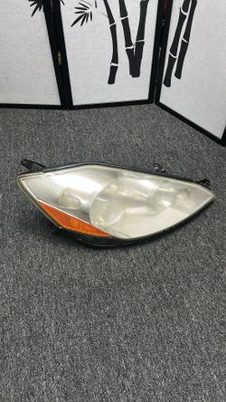2006-2010 Toyota Sienna Right (passenger) Side Headlight Headlamp OEM 