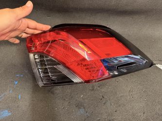 2019 2024 Toyota RAV4 led outer taillight right side