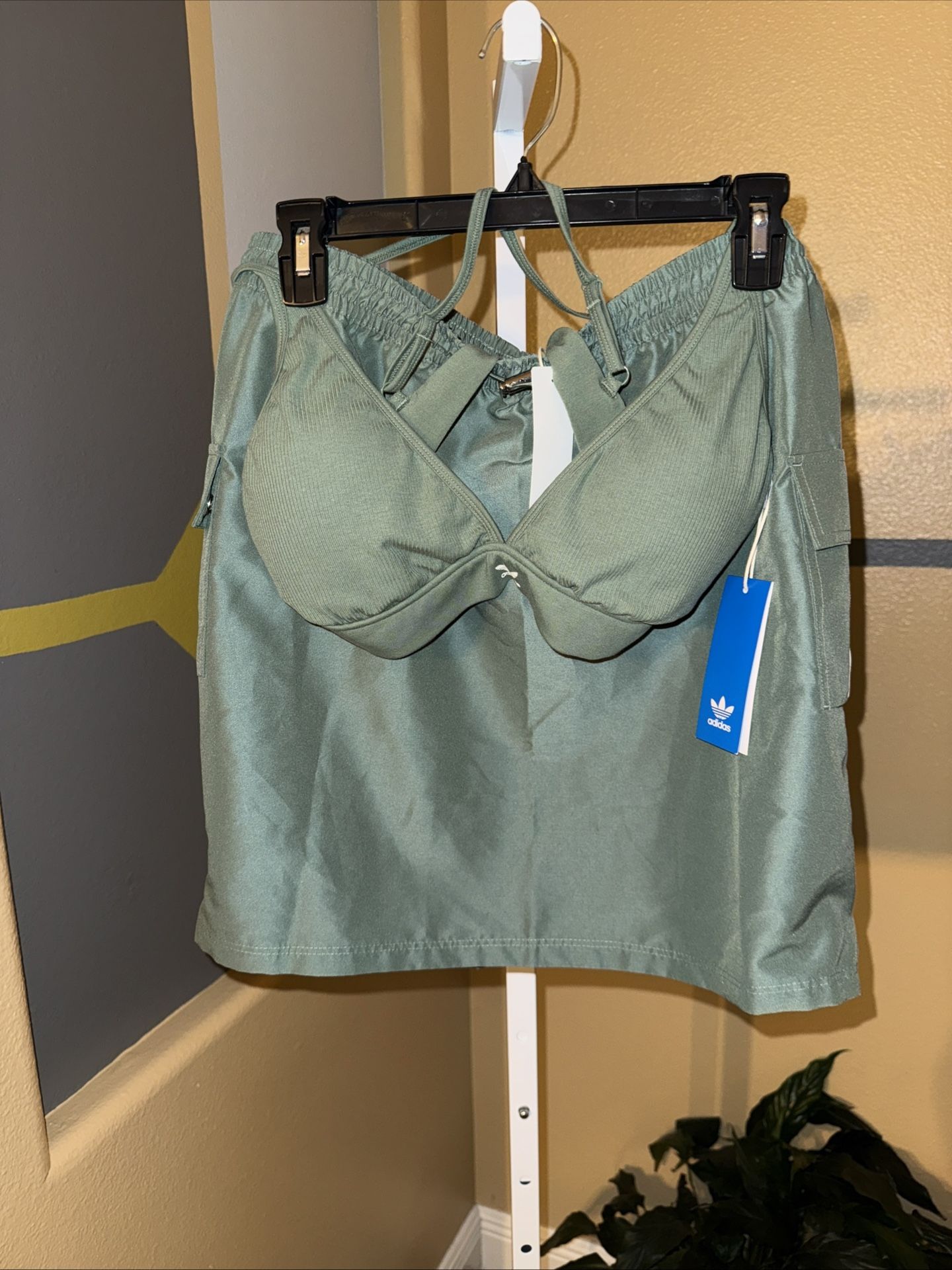 ADIDDAS BRALET AND CARGO SKIRT. 16-18