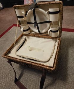 PICNIC BASKET