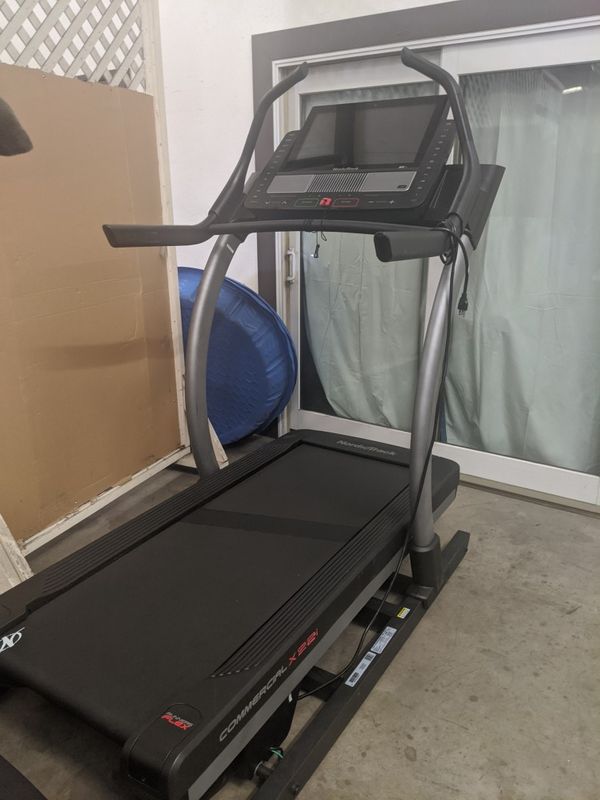 Nordictrack Commercial x22i incline trainer treadmill for Sale in