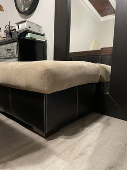 Foot Ottoman / Decorative Seat
