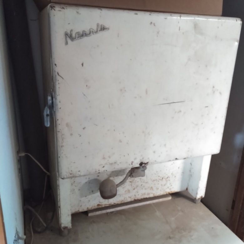 Antique Fridge. Norris.