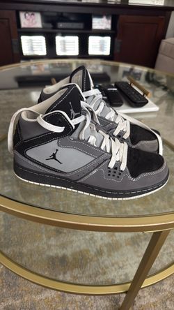 Men's 1 Flight Mid Sneaker size 7