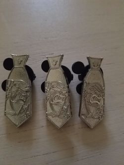 Tie disney chaser pin