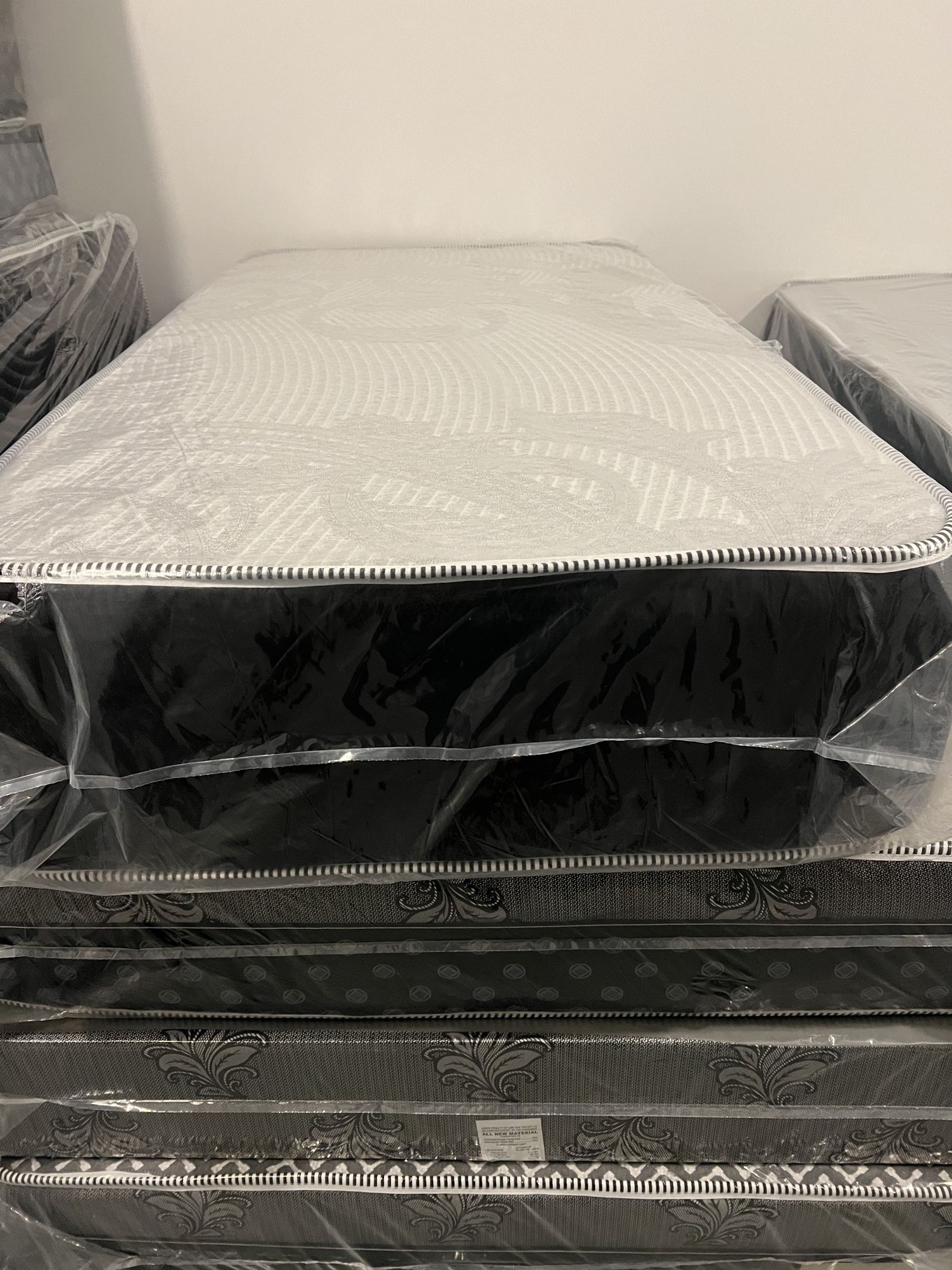 Camas nuevas (brand new mattresses)