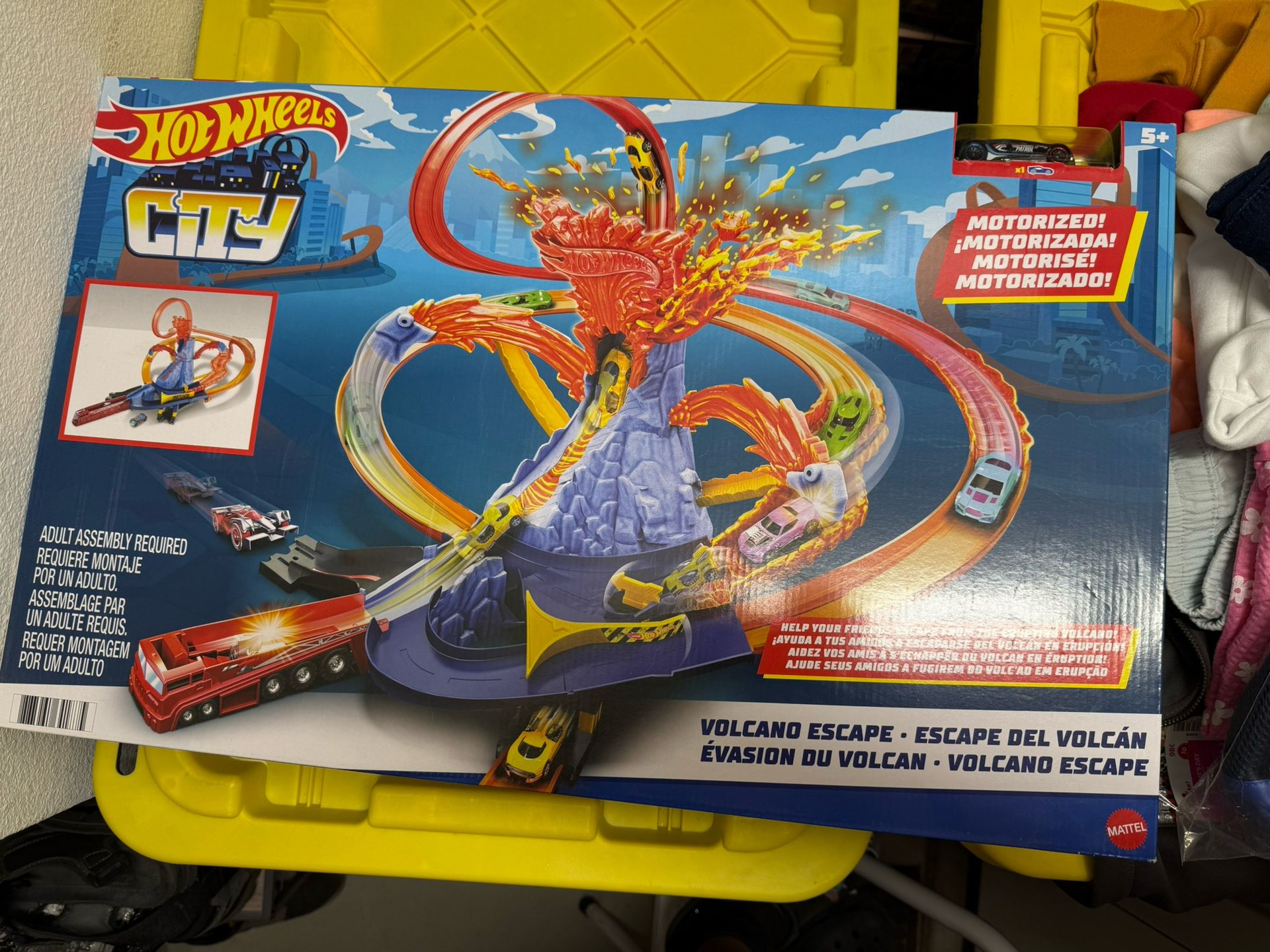 Hot Wheels Volcano Escape Motorized Track Set 