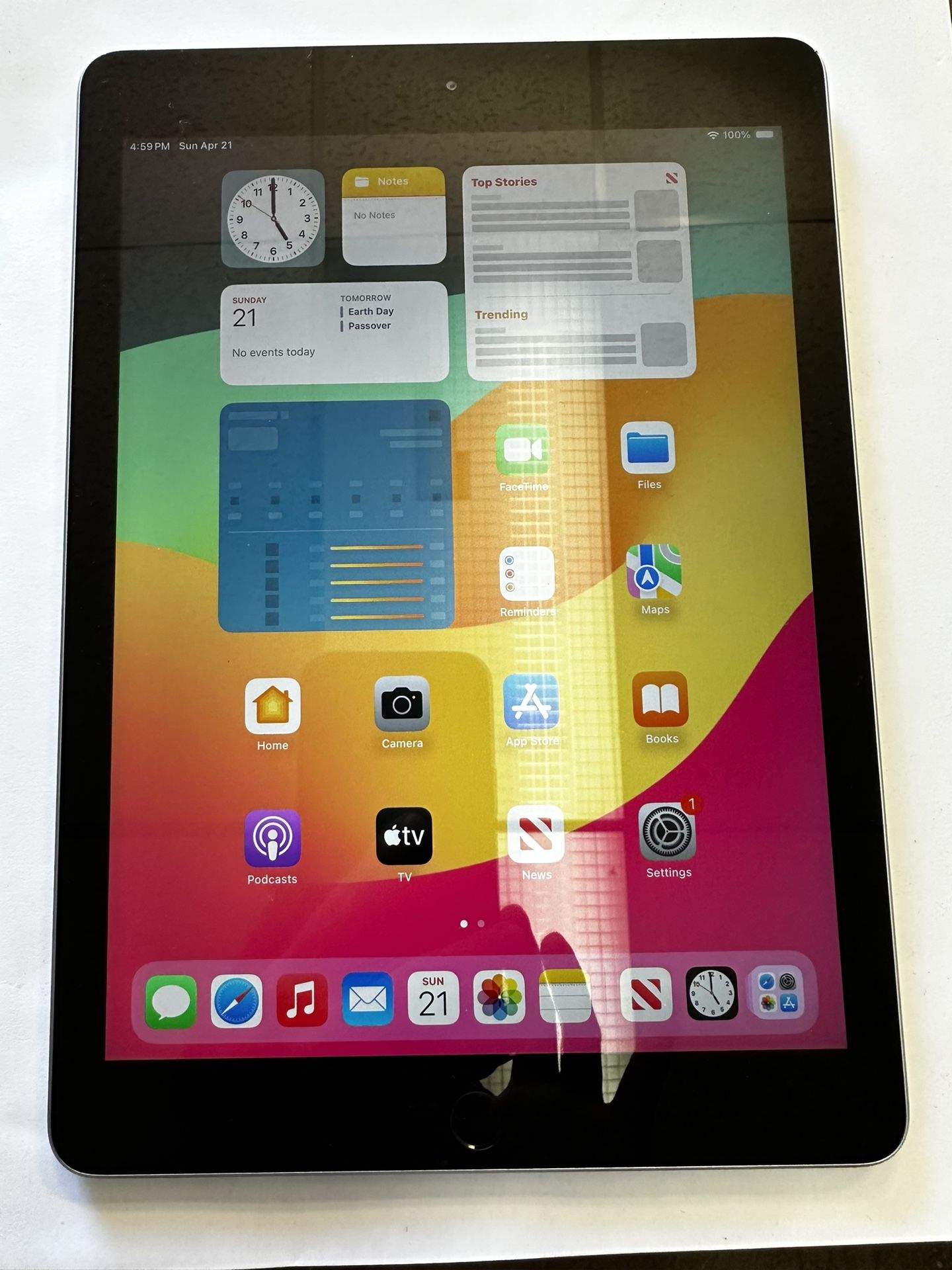 iPad 6th Gen, 32 GB with wifi 